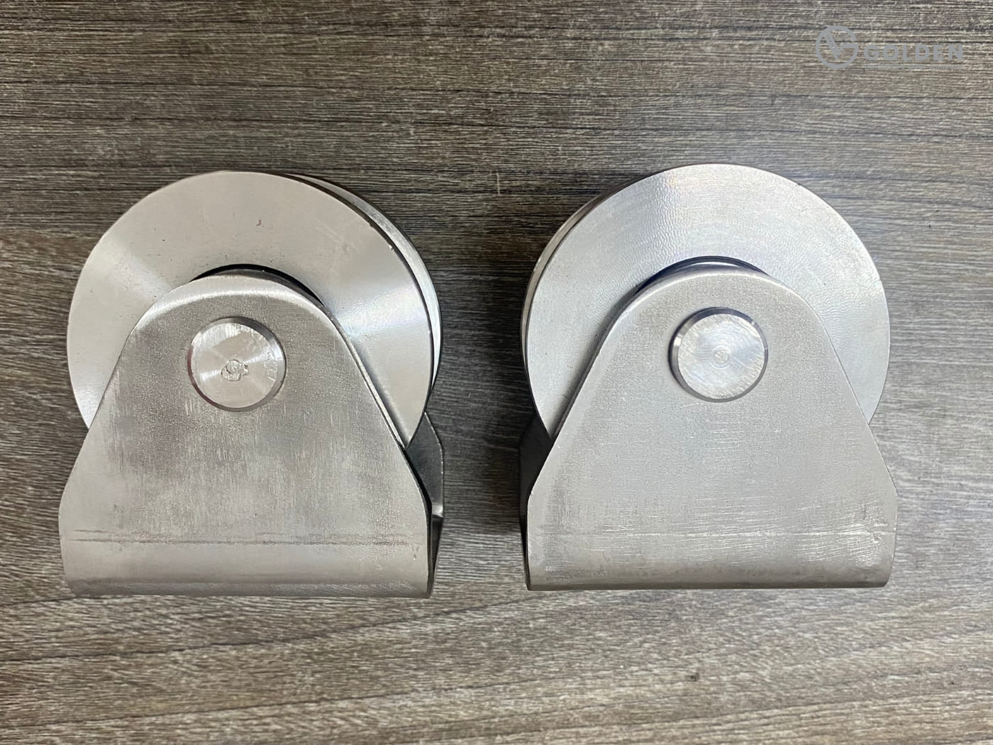 Bánh xe cổng trượt ray V 
