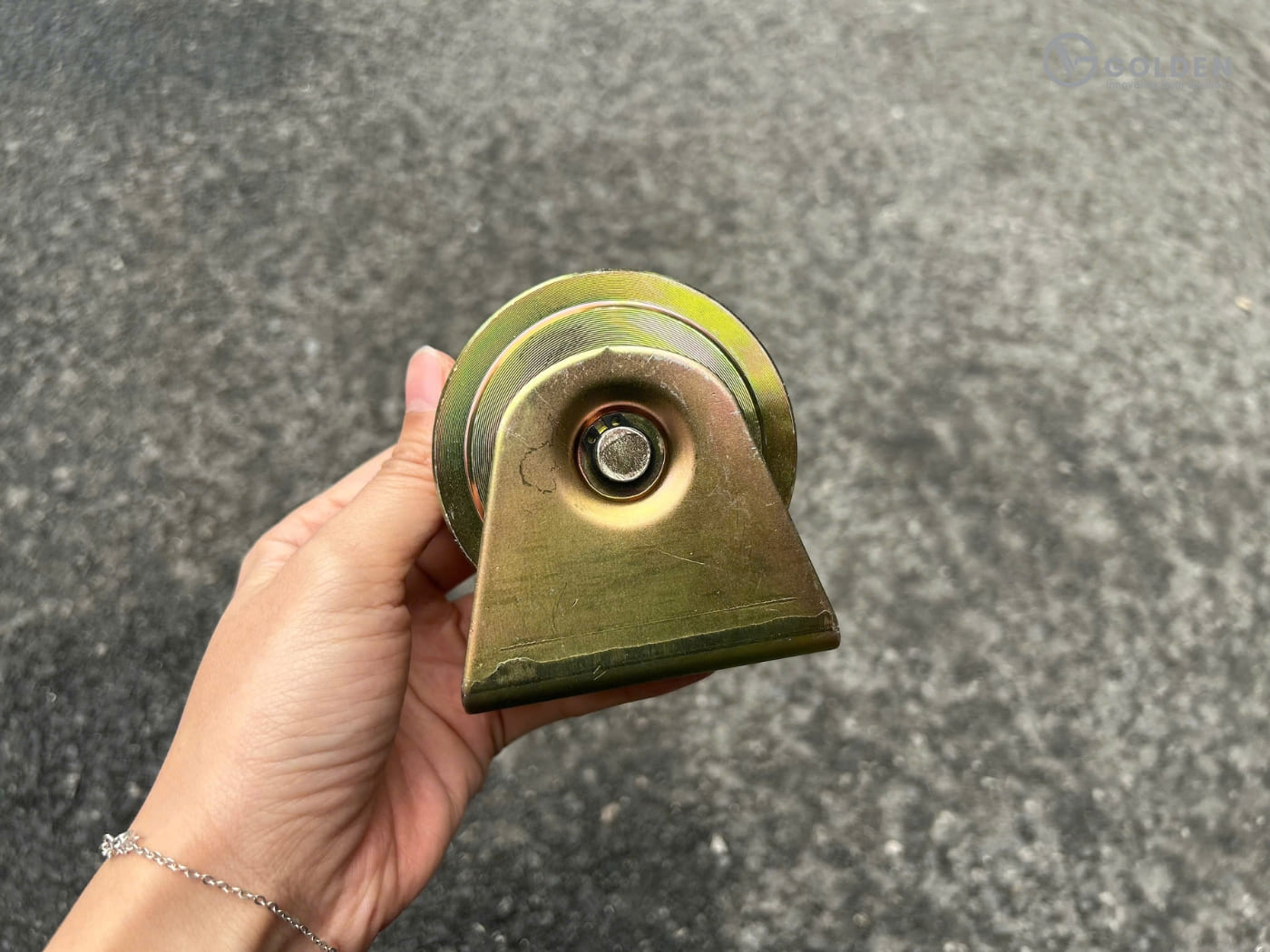 Bánh xe cổng trượt thép