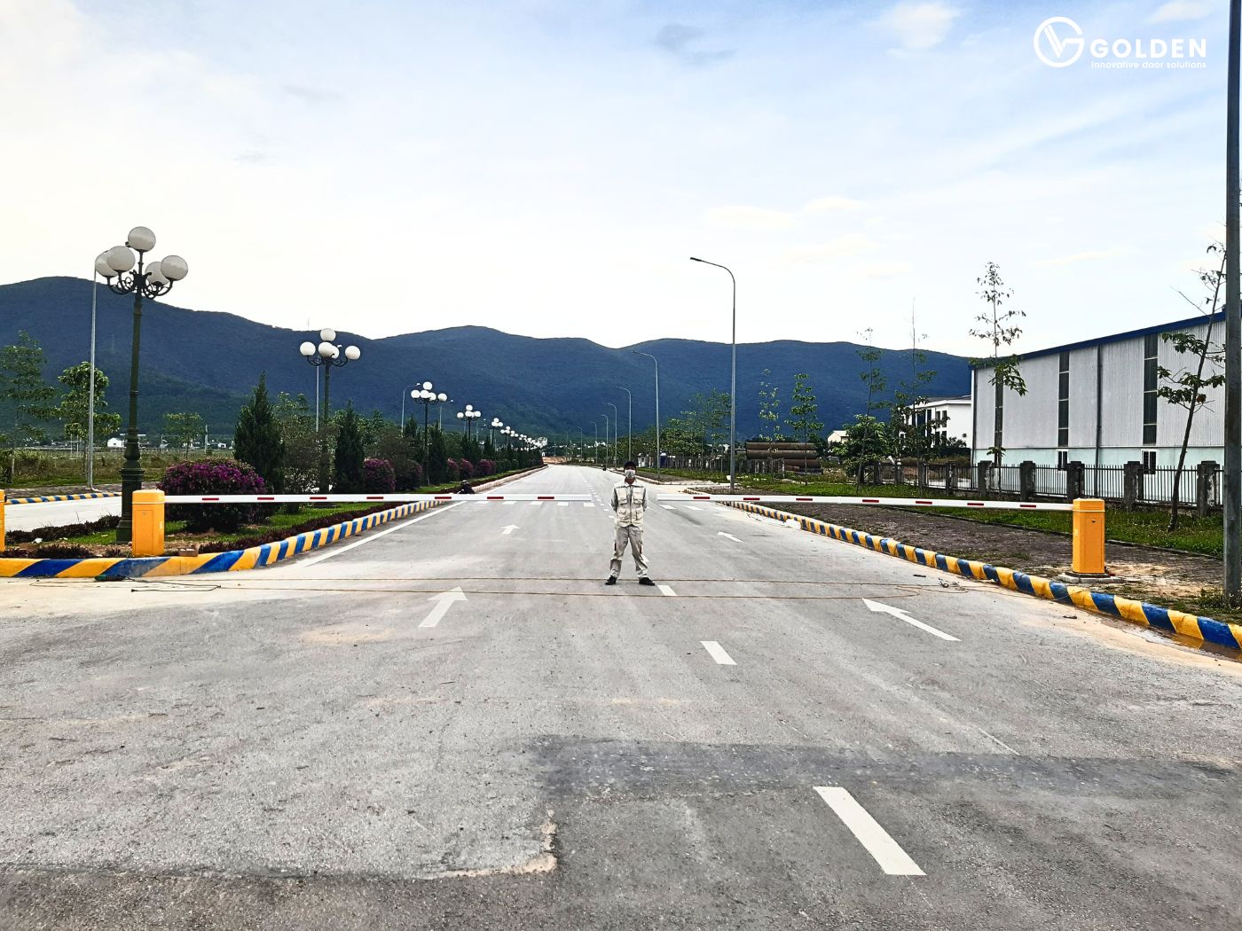 lắp đặt barie ra vào nhà máy