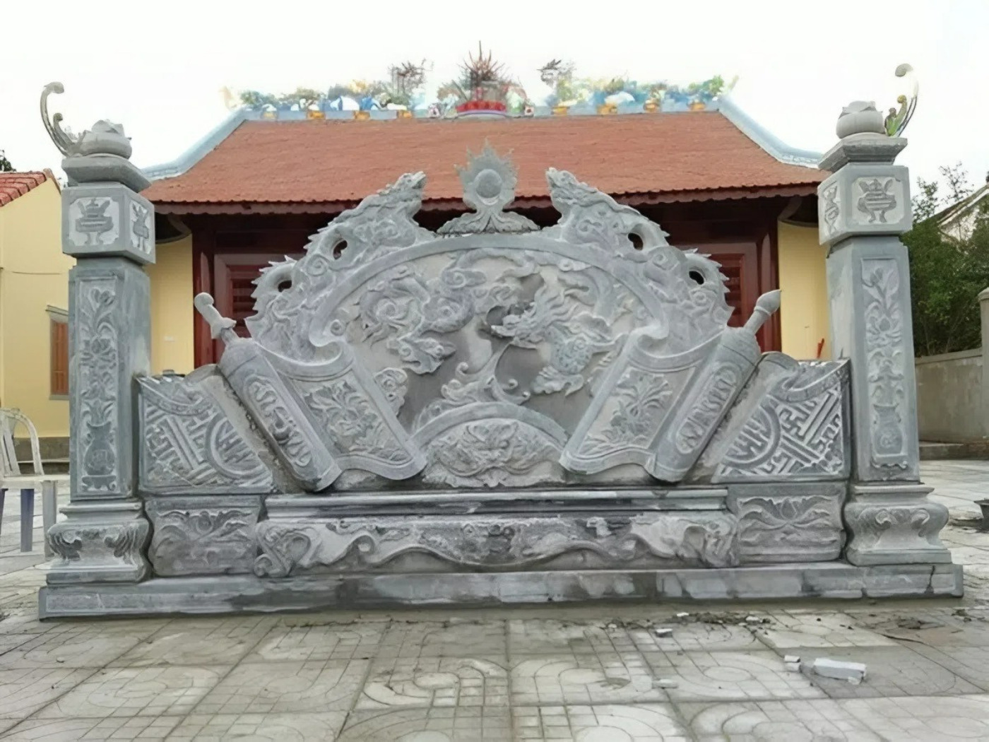 Bức bình phong giữa cổng và cửa