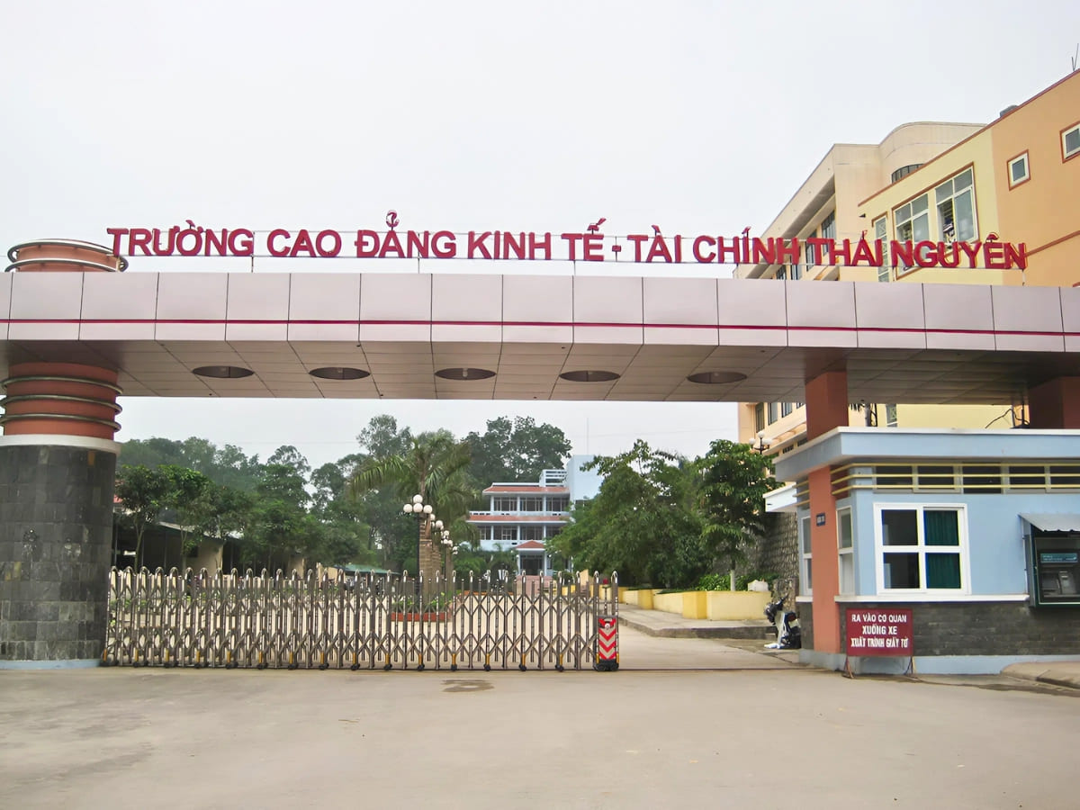 Cổng xếp inox 304 được sử dụng phổ biến tại Thái Nguyên