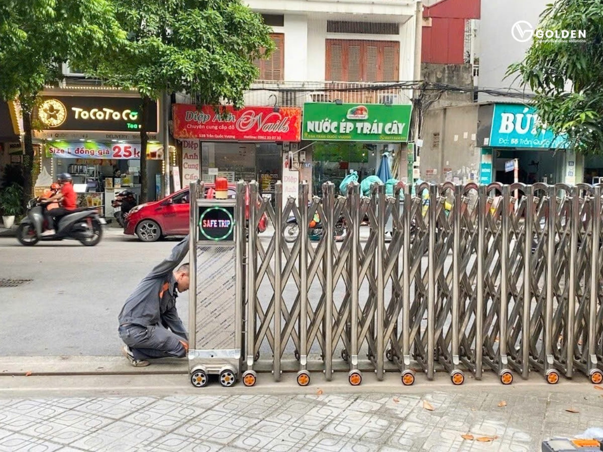 Dùng cổng xếp không đúng cách cần sửa chữa thường xuyên