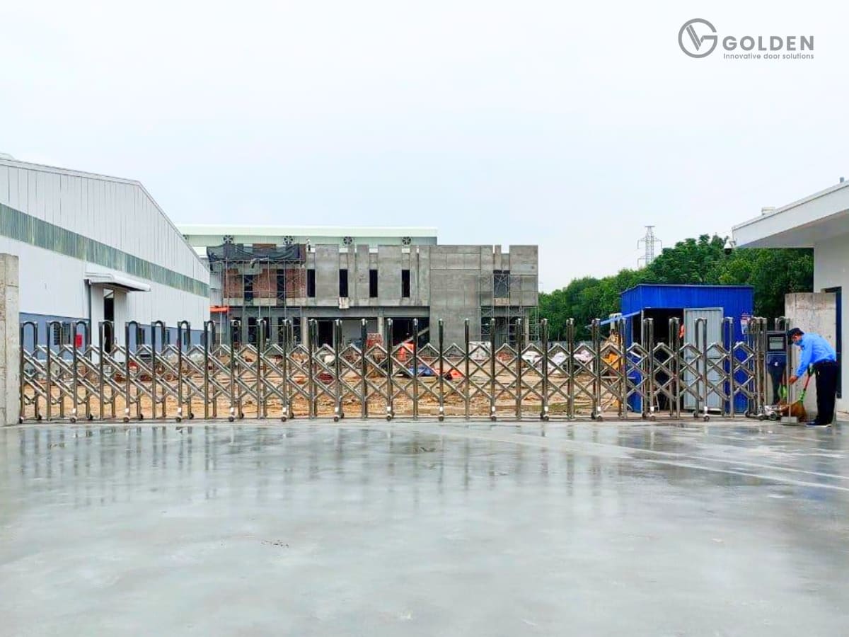 Lắp đặt cổng xếp tự động chi phí từ 30 - 50 triệu tùy loại