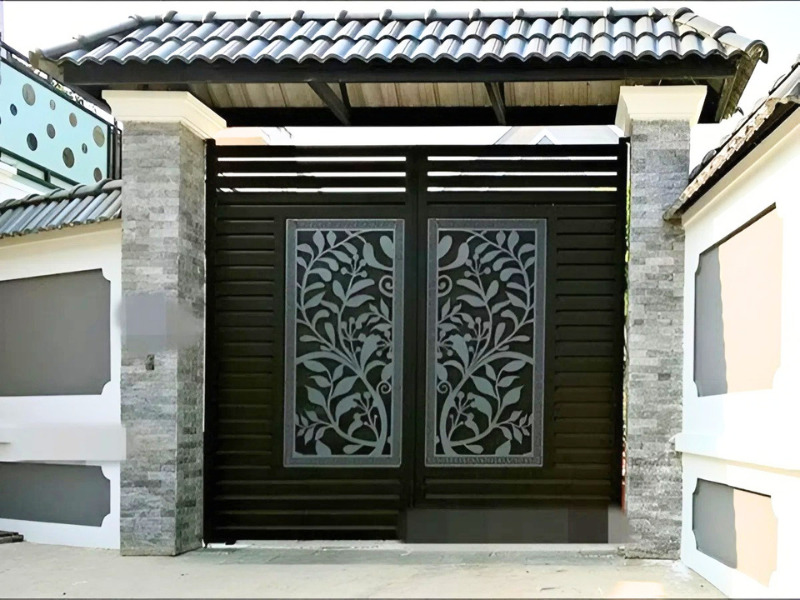 Cổng mái ngói mang vẻ đẹp truyền thống và sang trọng