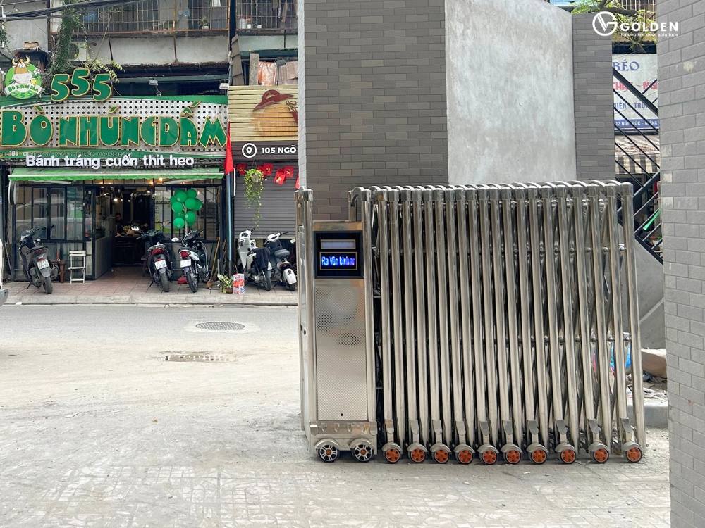 Cổng xếp cơ quan làm từ inox