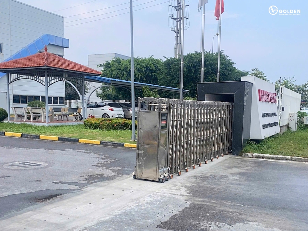 Mẫu cổng xếp inox 201 khu công nghiệp