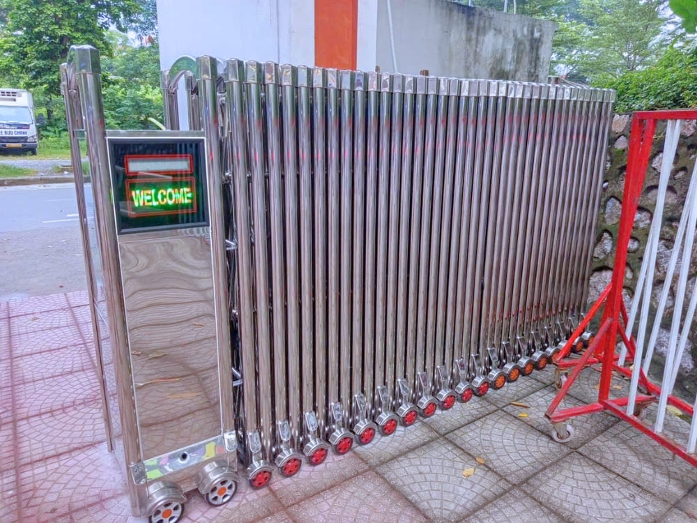 Cổng xếp inox 201 nhiều ưu điểm