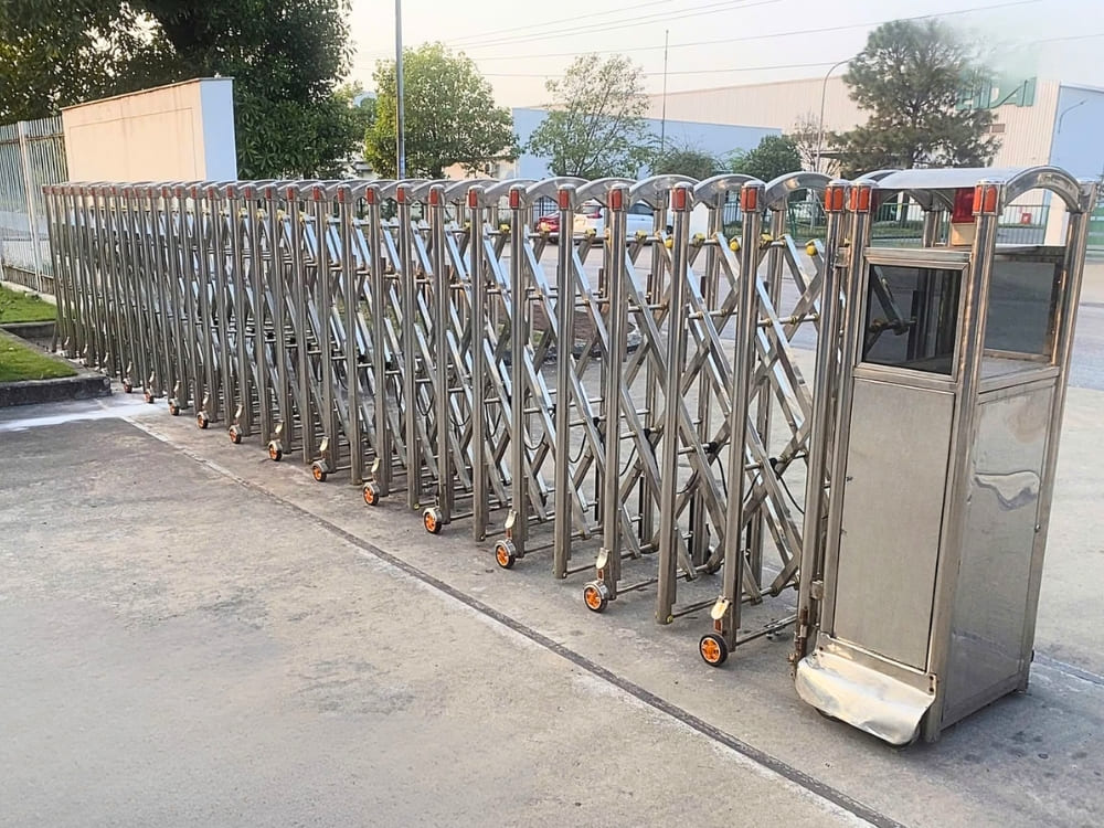 Cổng xếp inox 201 chịu nhiệt tốt