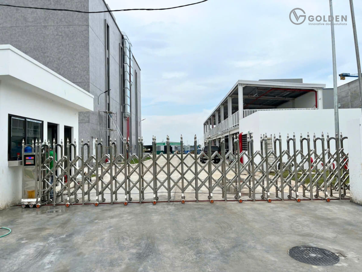 Cổng xếp inox cho công trình ven biển