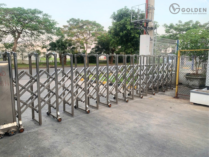 Kết hợp barie và cổng xếp - Cổng xếp tự động