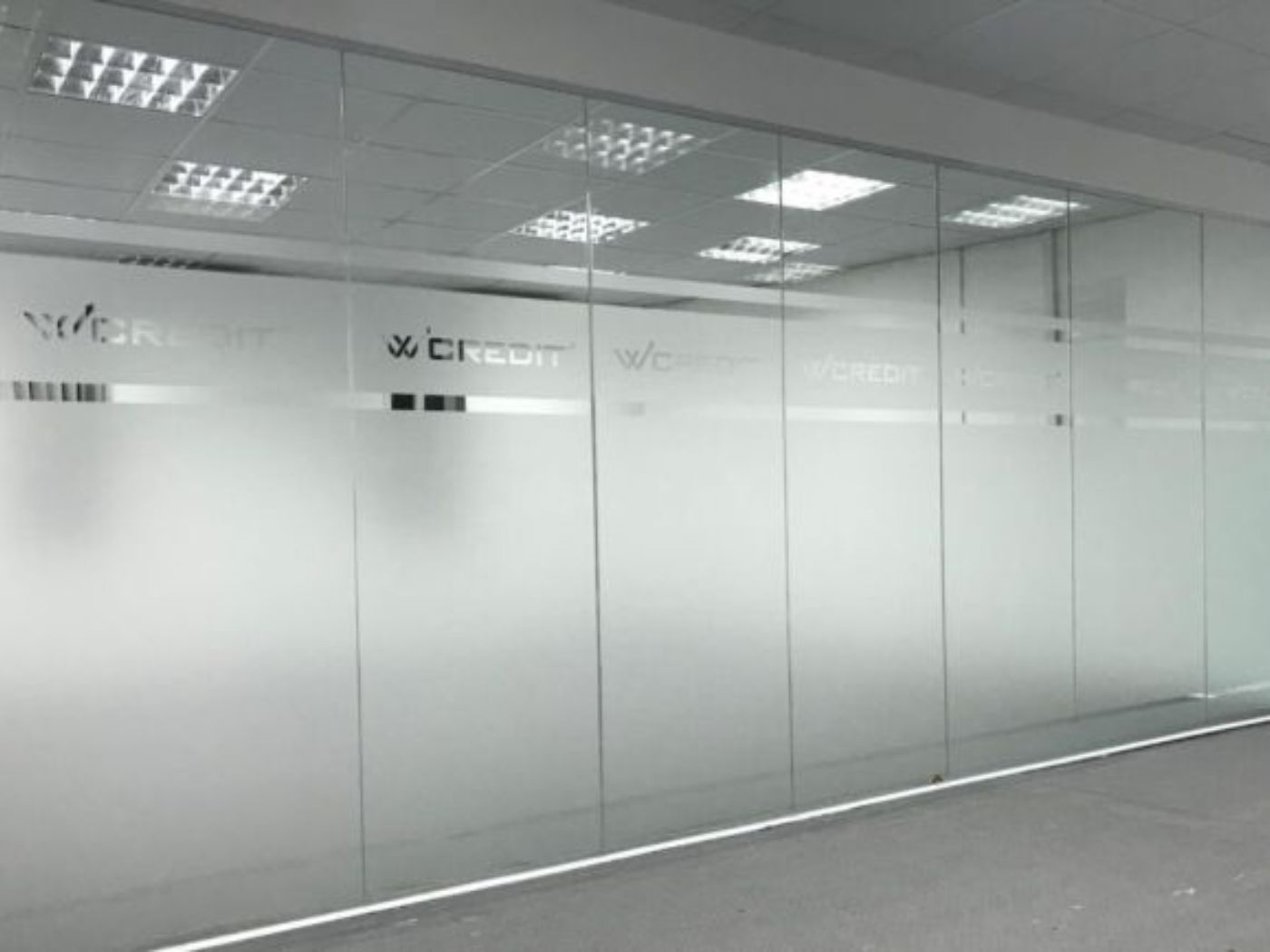 Cửa kính cường lực cho khu vực văn phòng