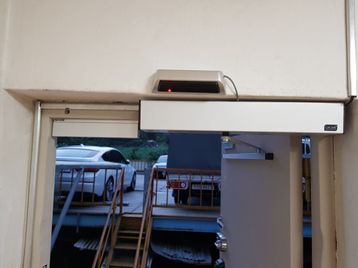 Các loại cửa tự động - Cửa mở cánh tự động