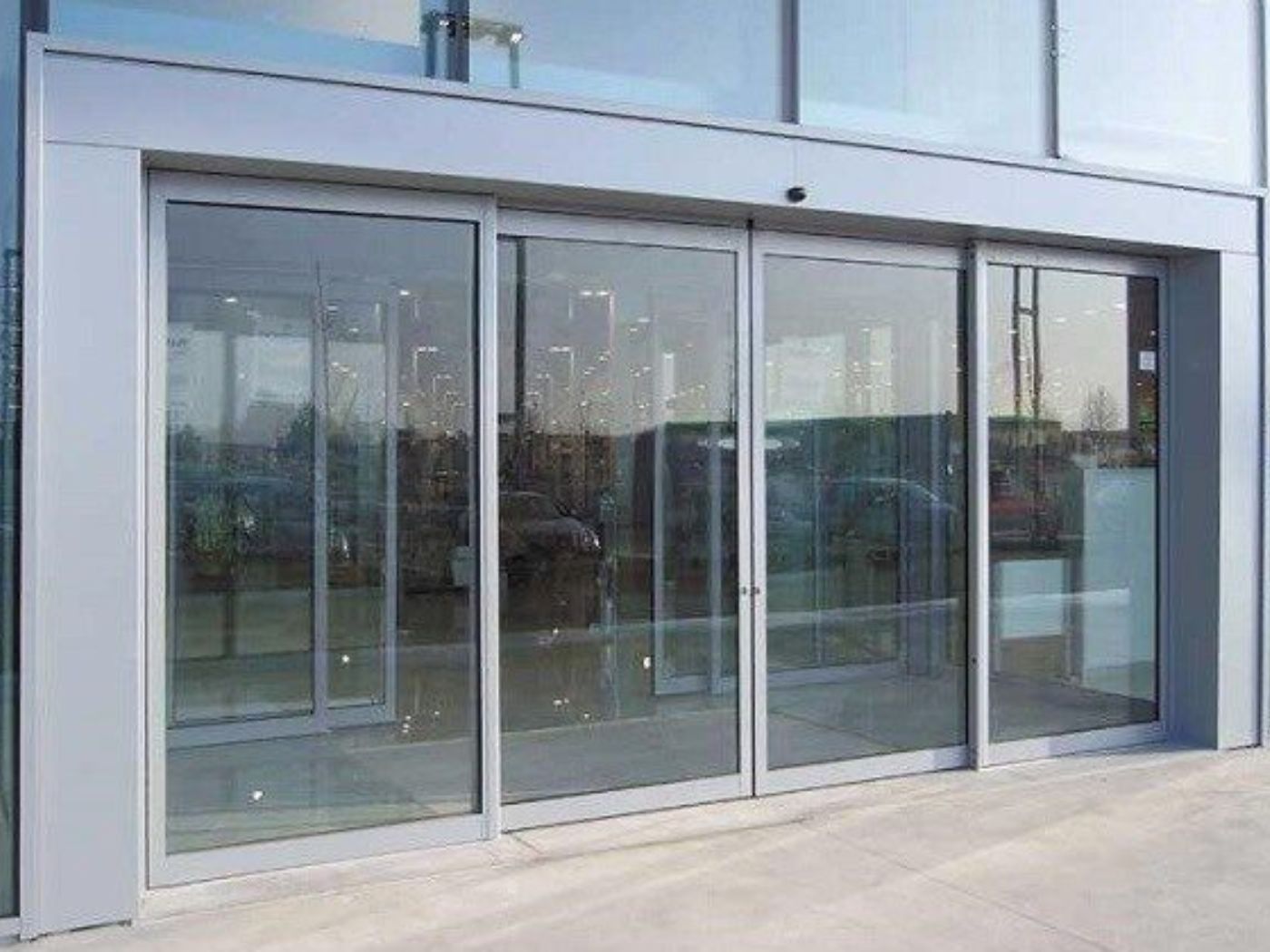 Cửa tự động văn phòng hiện đại