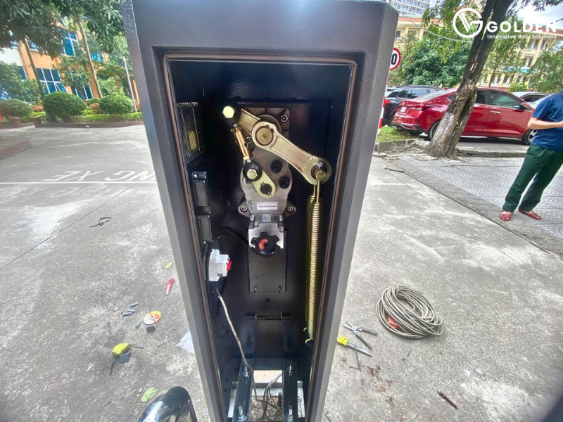 Đơn vị thi công barie cho khu quân sự 
