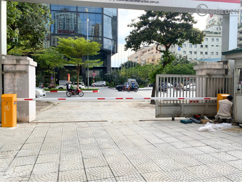 Kết hợp barie và cổng xếp - Barie tự động