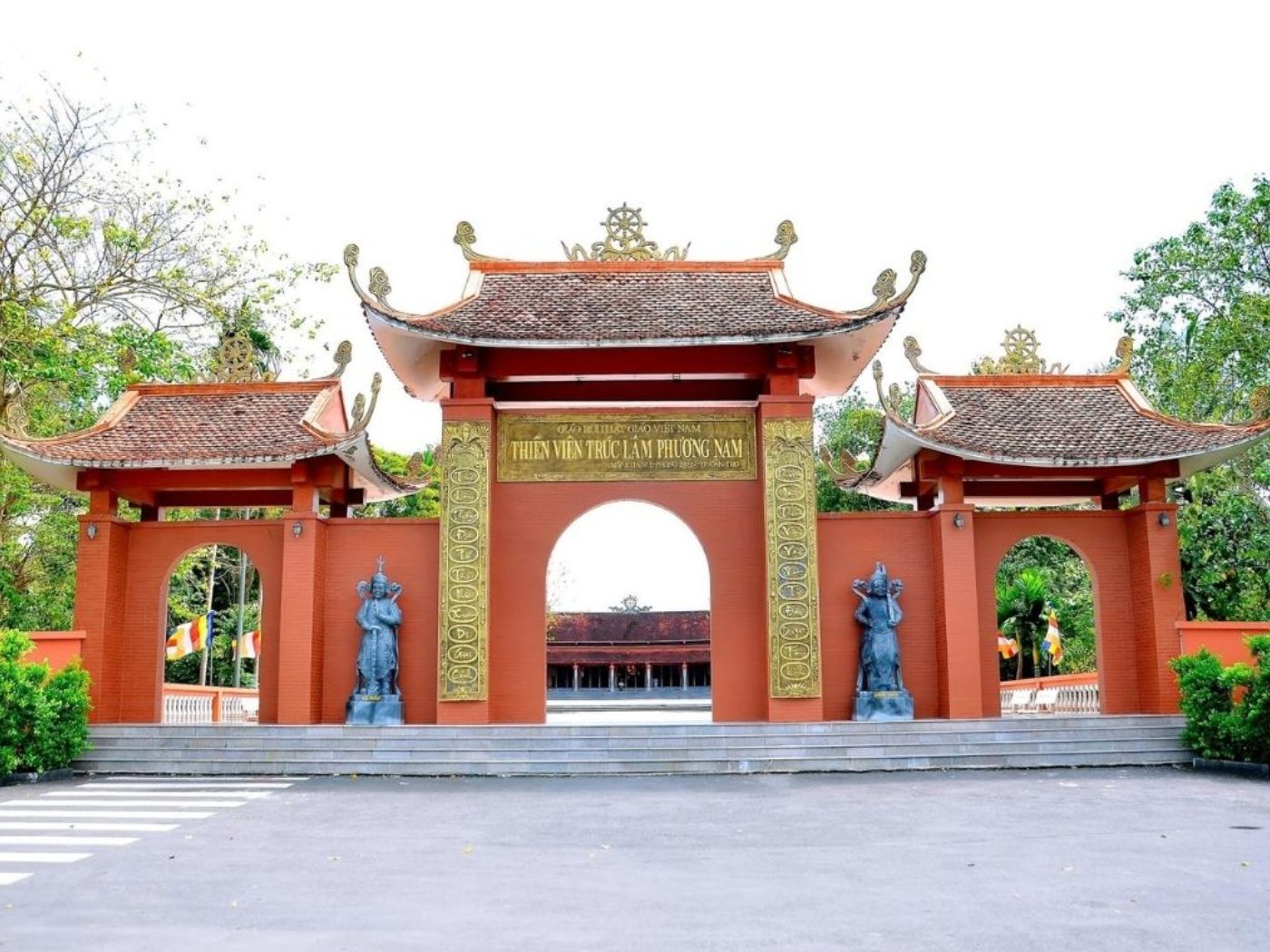 Cổng tam quan đẹp sang trọng