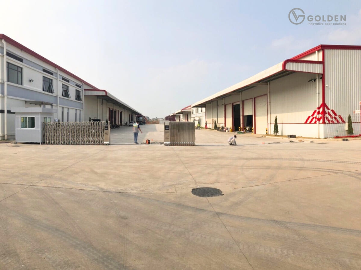 Làm cổng xếp trên nền bê tông phẳng