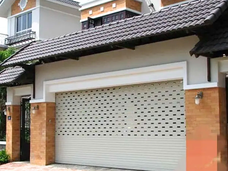 Mẫu cổng lợp ngói đẹp có họa tiết đơn giản, tinh tế
