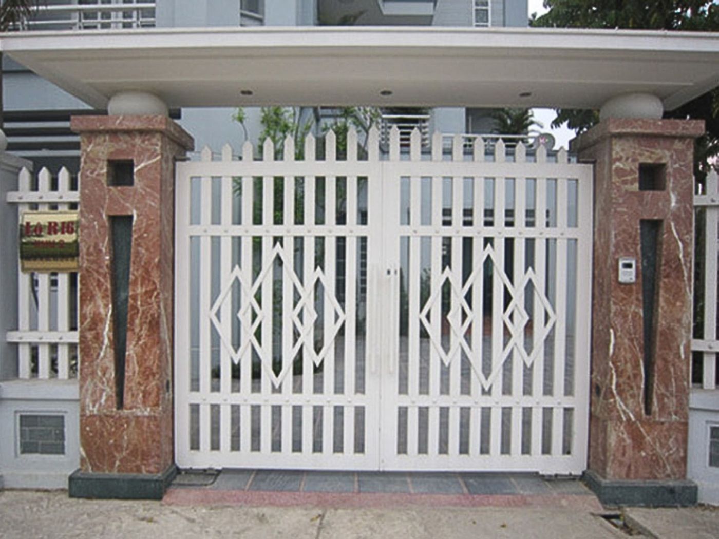 Mẫu cổng mái bằng phối đá sang trọng
