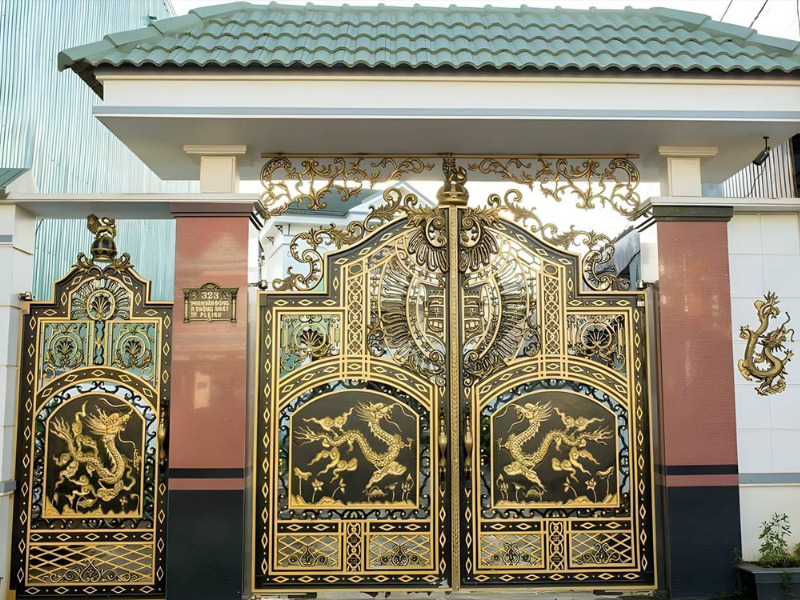Mẫu cổng nhôm đúc mái ngói