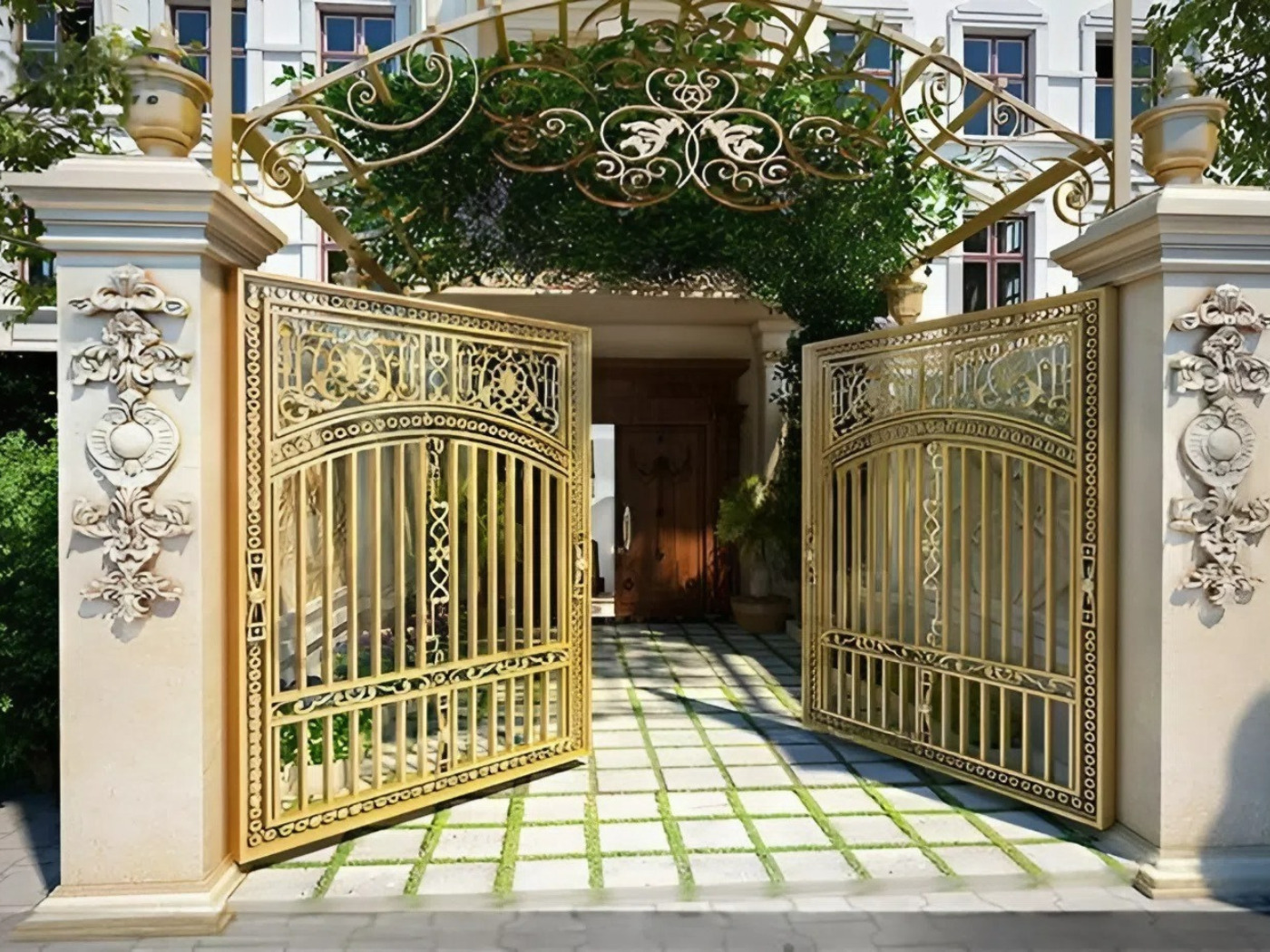 Một số lưu ý cần biết khi hóa giải cổng đối diện cửa