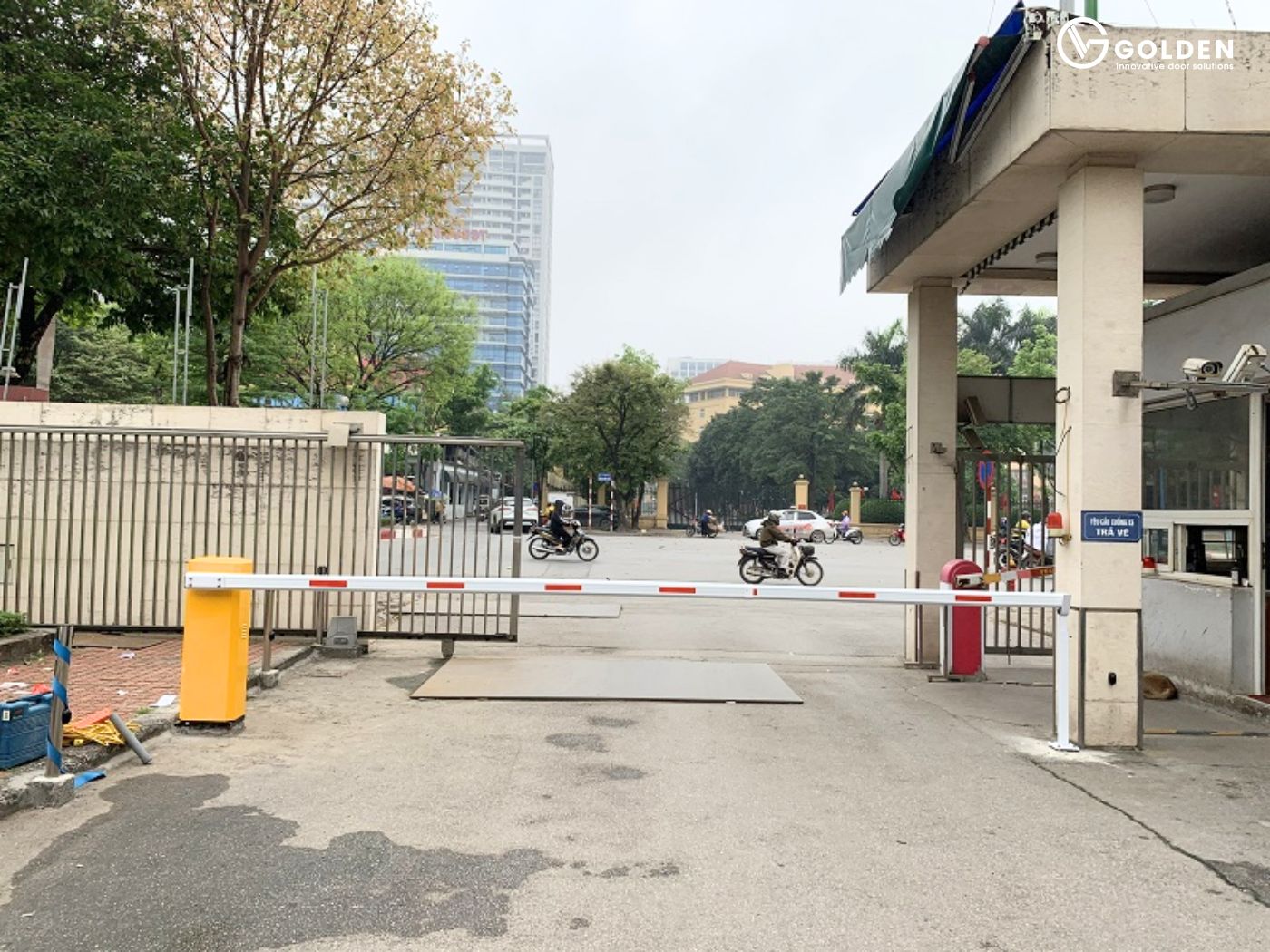 Barie ra vào nhà máy