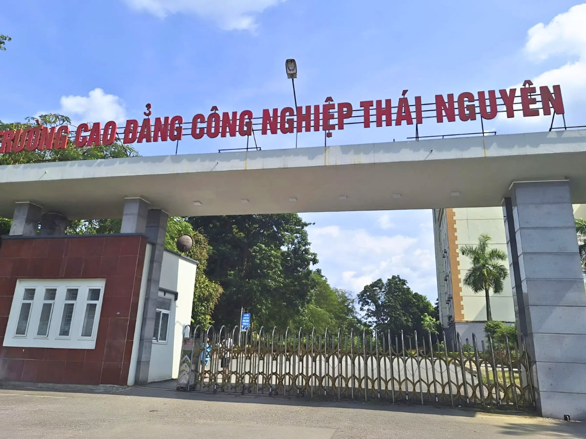 Hoàn thiện và bàn giao cổng xếp cho khách hàng tại Thái Nguyên