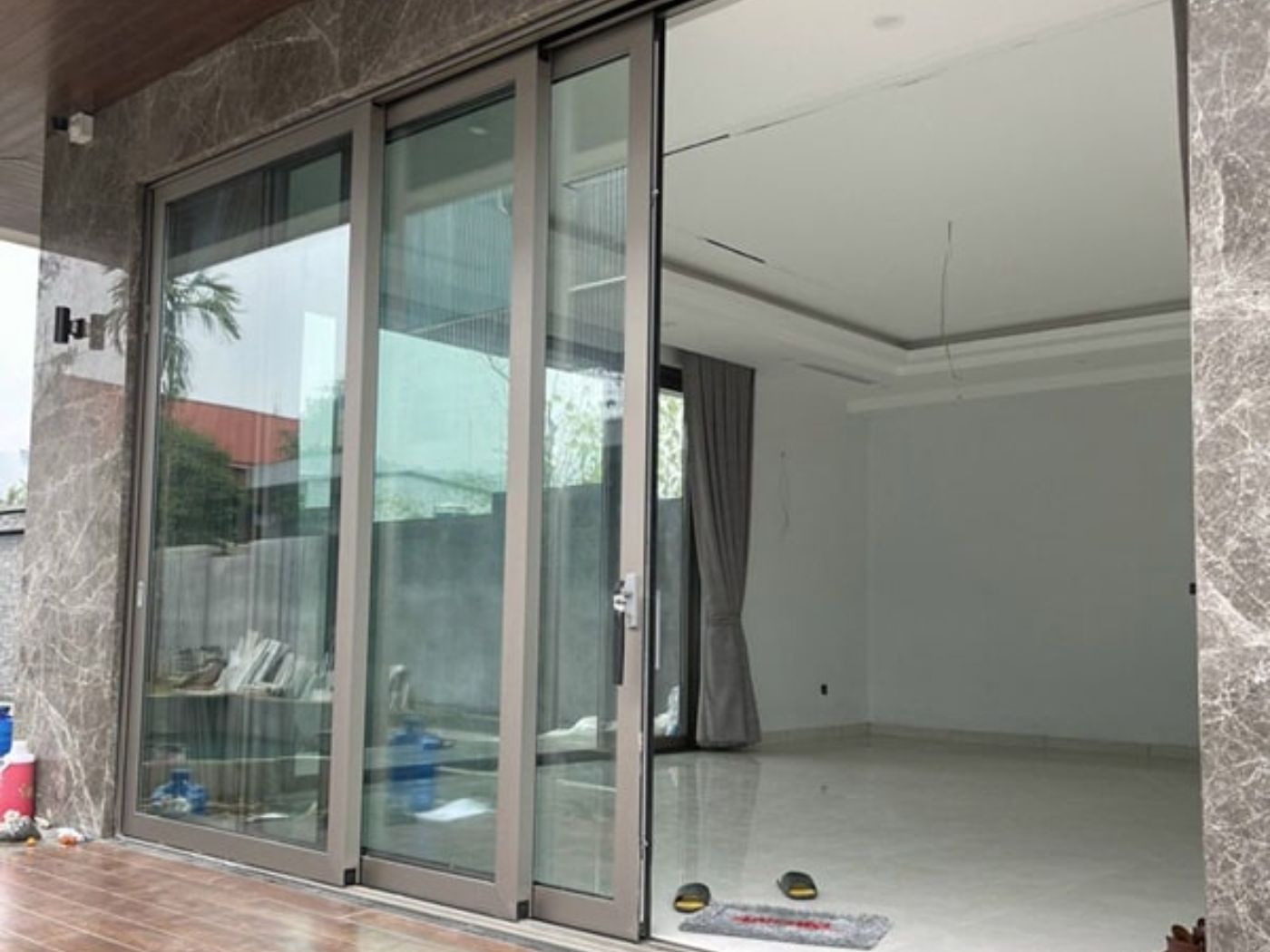 Cửa kính văn phòng trượt