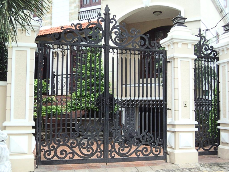 Trụ cổng giữa cửa nhà thường không tốt trong phong thủy
